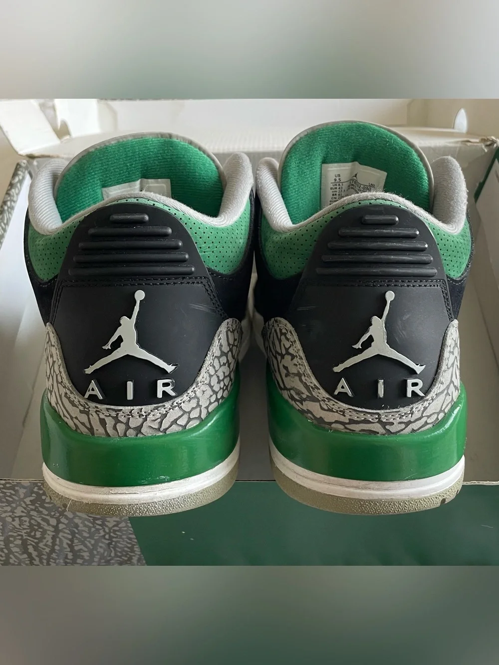 Men’s Jordan 3 pine green size 9.5